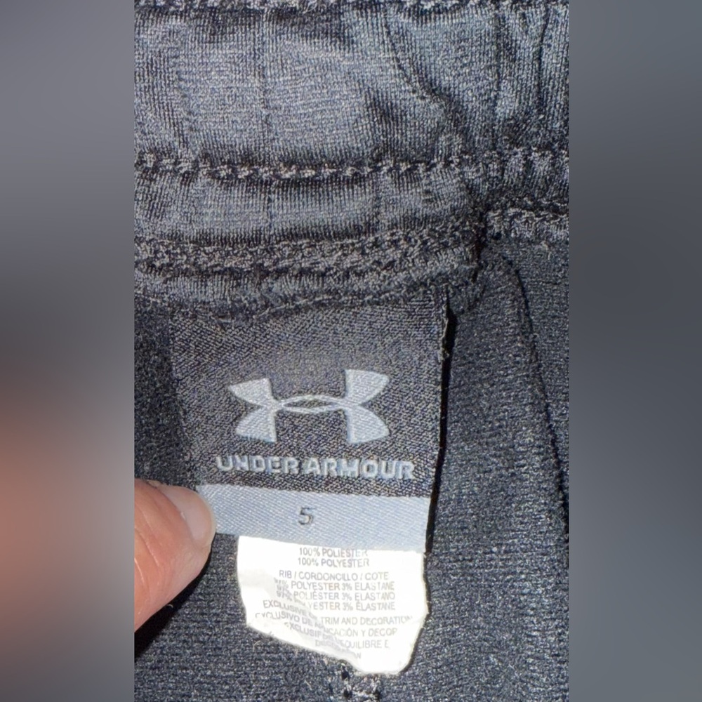 Boys Under Armour Track Pants Size 5 Black EUC - Picture 2 of 4